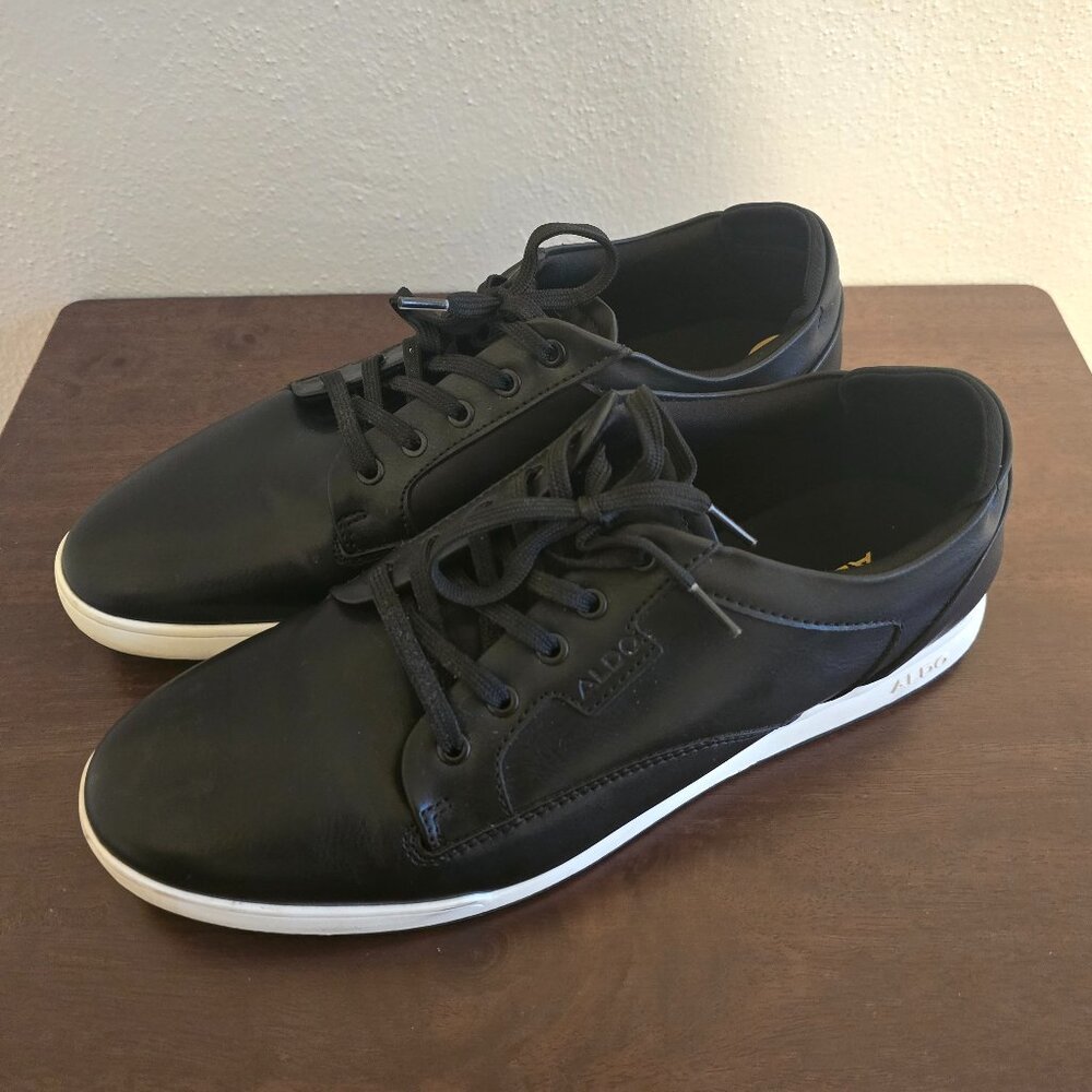 MEN'S CASUAL DRESS SHOES. NEW